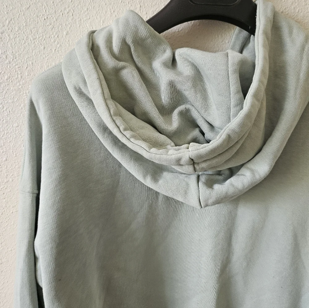 Reebok Women's Green light Sage Green Hoodie Casual Sweater Size XL.